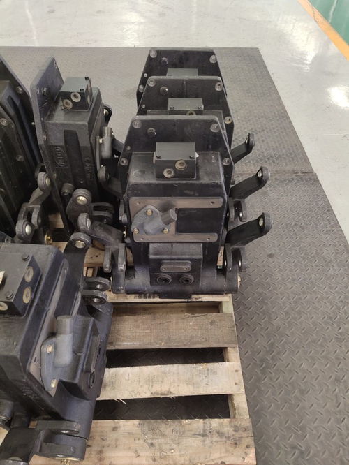 武威雷沃欧豹拖拉机机罩焊合体 冈比亚红配色与家用电器零配件的多元化销售战略